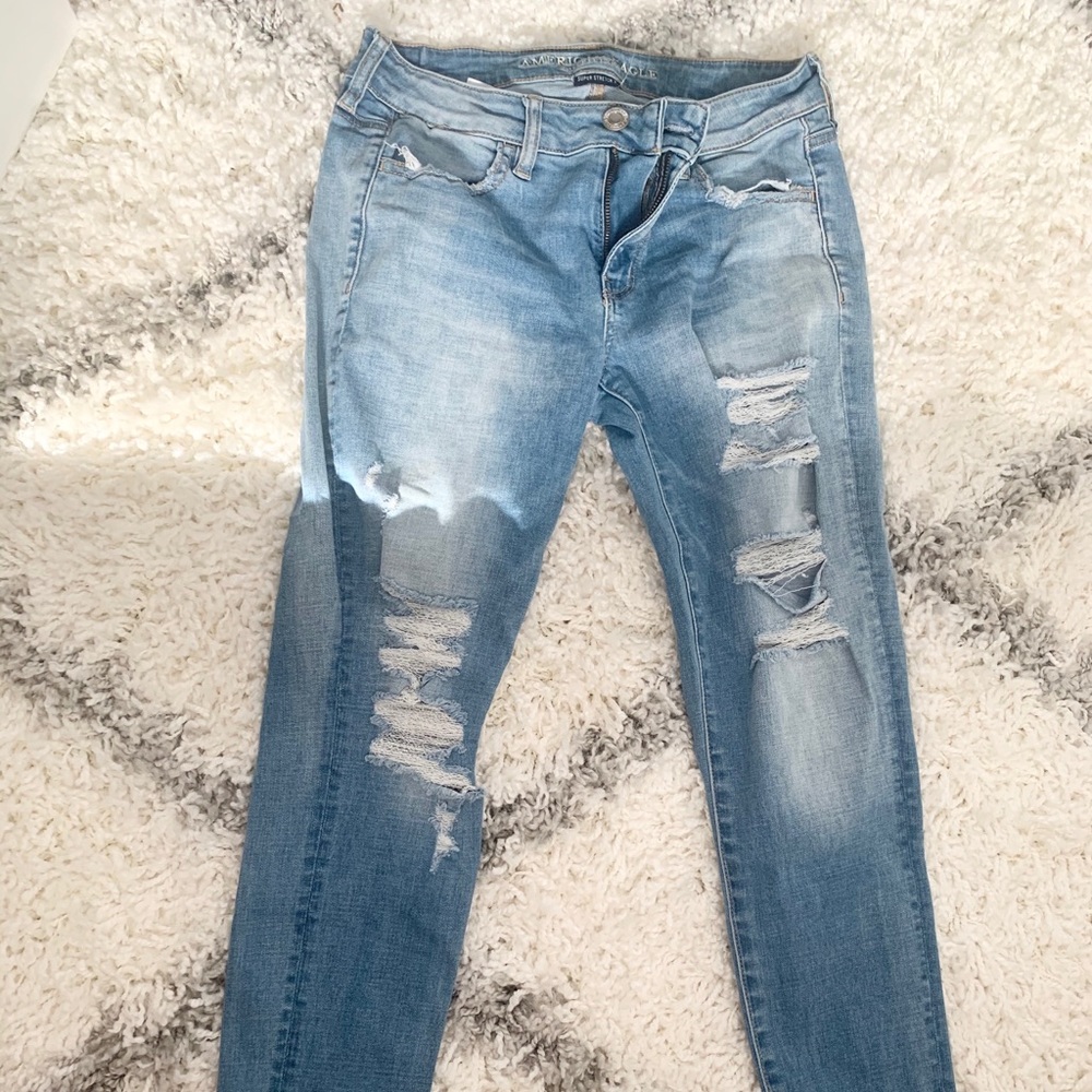 American Eagle Normal Waisted Destroyed Jeans